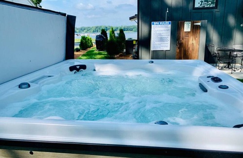 La Porte House | Planet 210! Hot Tub+Kayaks+Games+Stone Lake All In!