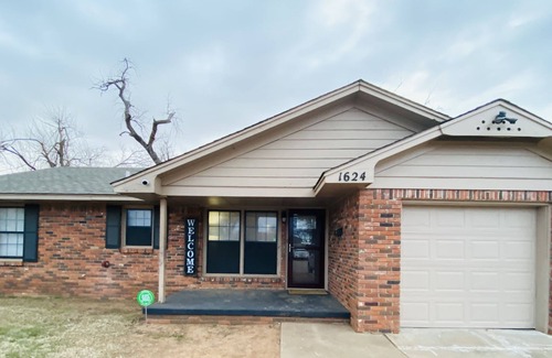 Central Oklahoma City House | Plant and Bloom 5 min to State Capital
