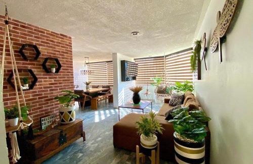 Zapopan Apartment | Planta Baja Enorme, Jardín, Parking, Hasta 11 Pax