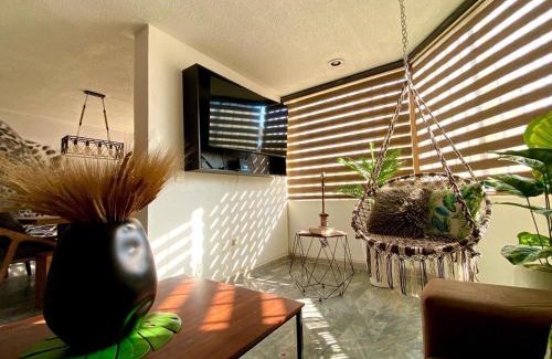 Zapopan Apartment | Planta Baja Enorme, Jardín, Parking, Hasta 11 Pax