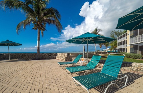 Seven Mile Beach Condo | Plantation Village #30: 3 BR Ocean View Condo on 7 Mile Beach