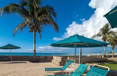 Seven Mile Beach Condo | Plantation Village #30: 3 BR Ocean View Condo on 7 Mile Beach