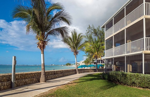 Seven Mile Beach Condo | Plantation Village #30: 3 BR Ocean View Condo on 7 Mile Beach