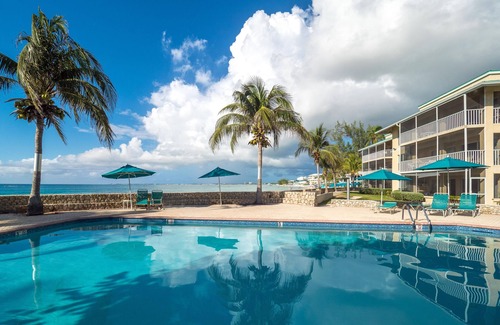 Seven Mile Beach Condo | Plantation Village #30: 3 BR Ocean View Condo on 7 Mile Beach
