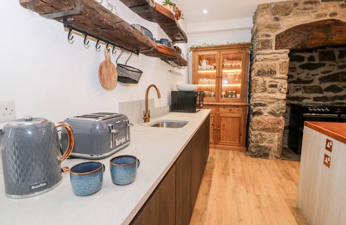 Abergele Cottage | PLAS GLAN YR AFON, luxury holiday cottage, with hot tub in Llangernyw