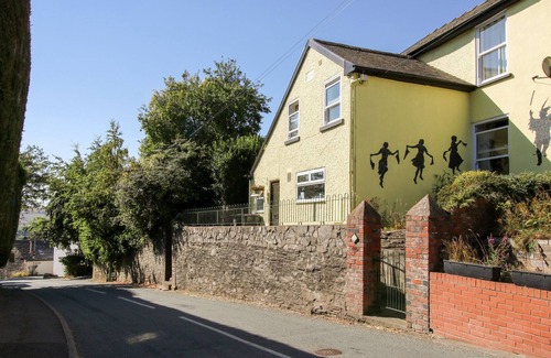 Bishops Castle House | PLASAUDUON, pet friendly, with open fire in Bishop's Castle