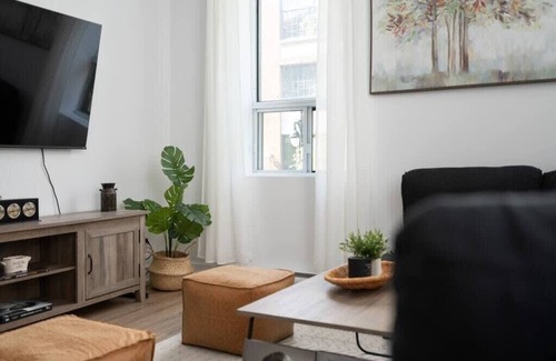 Quartier des Spectacles Apartment | Plateau| 4BR–2BA |Spacious Downtown Stay