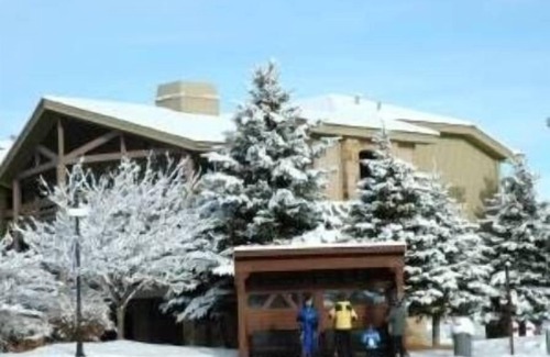 North Park City Condo | Platinum Rated 2BR Sleeps 7/8 Walk to the Slopes, Downtown. Location,Location!