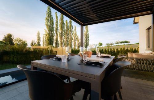 Berghausen House | Platschberg Urban Hideaway - Stilvolles Ferienhaus mit Pool an der Weinstraße