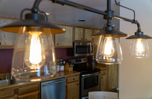 Mammoth Lakes Condo | 'Play Big' Sleep 6 in Spacious & Cozy, Family Place!