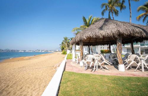 Manzanillo Apartment | Playa Azul Apt with Sea views & Pool