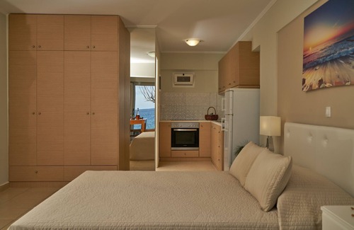 Psarou Apartment | Playa Del Zante - Superior Family Studio with Sea View