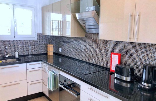 Sitio de Calahonda Apartment | Playa Lucera Beautiful 3 bed. 2 bath front-line beach house