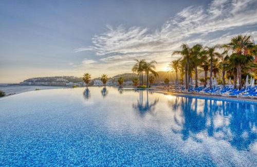 Velilla-Taramay Hotel | Playacálida