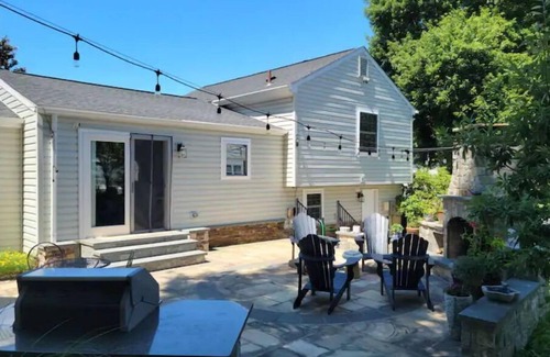 Leesburg House | Playful open spaces. Sleeps 6