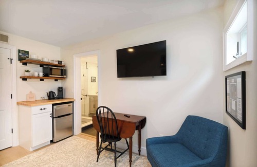 York Apartment | Playhouse – Family Escape for 4!