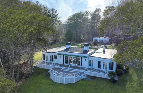 York Apartment | Playhouse – Family Escape for 4!
