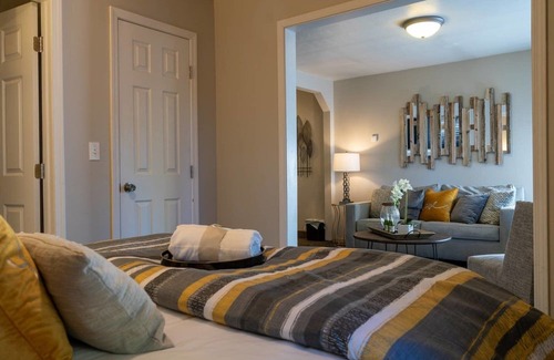 Tahoe Valley Hotel | Playpark Lodge Unit 8 Master Queen Suite