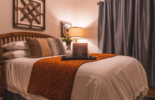 Tahoe Valley Hotel | Playpark Lodge Unit 15 Queen Family Suite