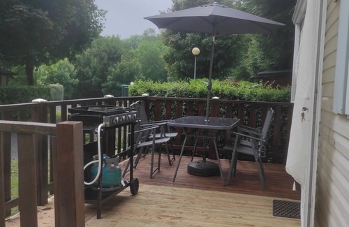 Besse-et-Saint-Anastaise House | Pleasant, functional mobile home in a 4* campsite