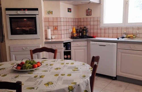 La Colline Villa | Pleasant villa with swimming pool and large garden in periphery of Montpellier