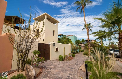 Nopolo House | Pleasant 2 Bed 2 bath, Close to community Pool and Wine bar in Founder area