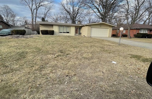 Southfield House | Pleasant 2-bedroom house with AC in Southfield HISTORIC AREA