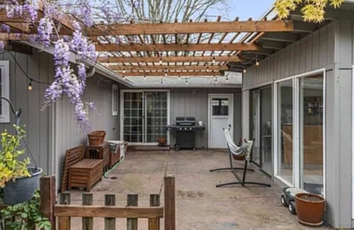 Harlow House | Pleasant 2-bedroom house in Eugene with WiFi