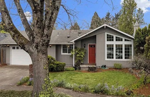 Harlow House | Pleasant 2-bedroom house in Eugene with WiFi