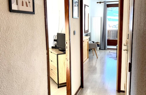 Les Claux Apartment | Pleasant 6-person apartment in Vars facing the slopes