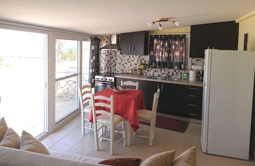 Koroni Apartment | Pleasant Apartment in Koroni with Balcony