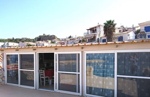 Koroni Apartment | Pleasant Apartment in Koroni with Balcony