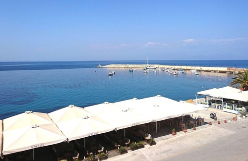 Koroni Apartment | Pleasant Apartment in Koroni with Balcony