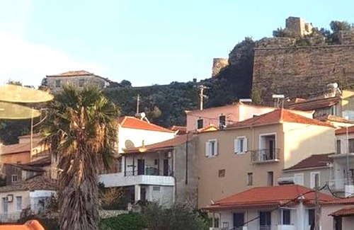 Koroni Apartment | Pleasant Apartment in Koroni with Balcony