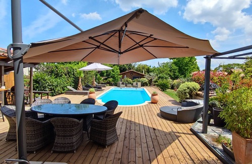 Le Taillan-Medoc Villa | Pleasant, bright villa with swimming pool and JACUZZI in the South West for summer