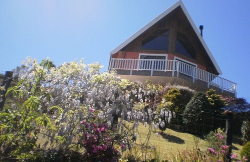 Campos do Jordao House | Pleasant Family Chalet - with nice view, garden and hiking trail.