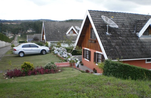 Campos do Jordao House | Pleasant Family Chalet - with nice view, garden and hiking trail.