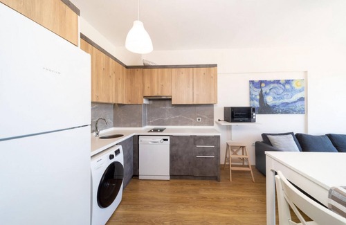 Kepez Apartment | Pleasant Flat with Shared Pool in Kepez