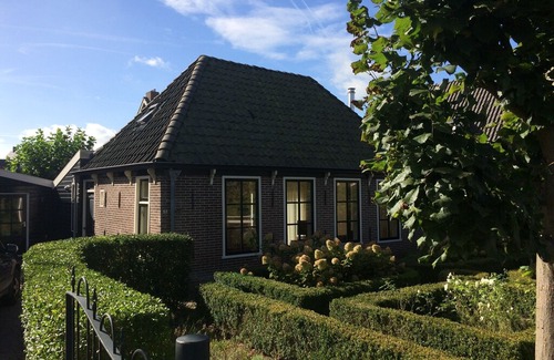 Grootschermer House | Pleasant Holiday Home in Grootschermer with Garden
