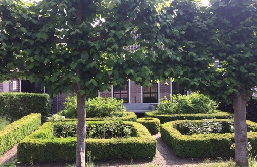 Grootschermer House | Pleasant Holiday Home in Grootschermer with Garden