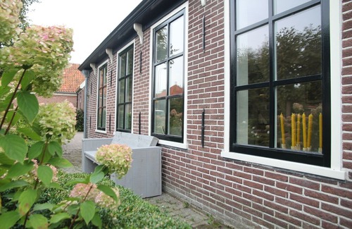 Grootschermer House | Pleasant Holiday Home in Grootschermer with Garden