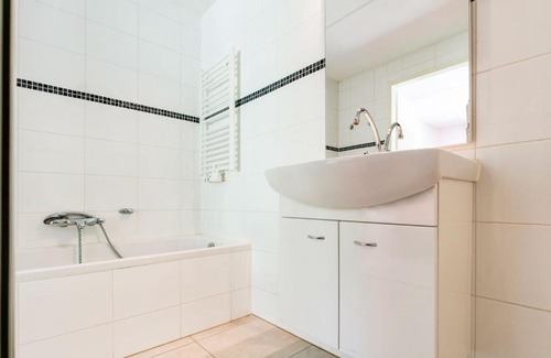 Langweer House | Pleasant Holiday Home in Langweer with Infrared Sauna