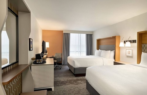 Fort Worth Hotel | Pleasant Stay! 4 Upscale Units! Indoor Pool, Near Fort Worth Botanic Garden