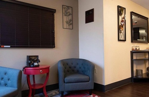 Warrenville Hotel | Pleasant Stay, Convenient Location! 2 Great Units, Minutes from Cantigny Park