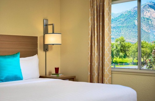 Flagstaff Hotel | Pleasant Stay, Convenient Location! Near Bushmaster Park, Pets are Allowed