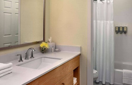 Flagstaff Hotel | Pleasant Stay, Convenient Location! Near Bushmaster Park, Pets are Allowed