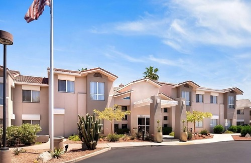 Tempe Hotel | Pleasant Stay, Convenient Location! Full Kitchen, Outdoor Pool, Free Breakfast