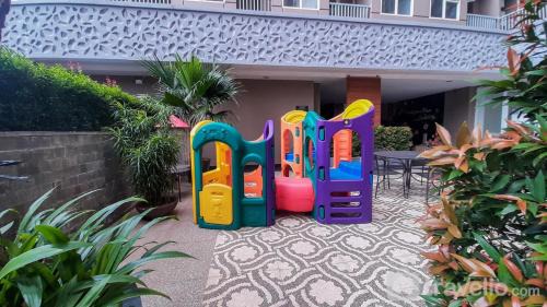 Ciputat Apartment | Pleasant Studio at Baileys Apartment By Travelio