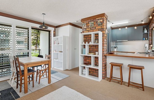 Kings Beach Apartment | Pleasant View Unit 4 Kings Beach QLD