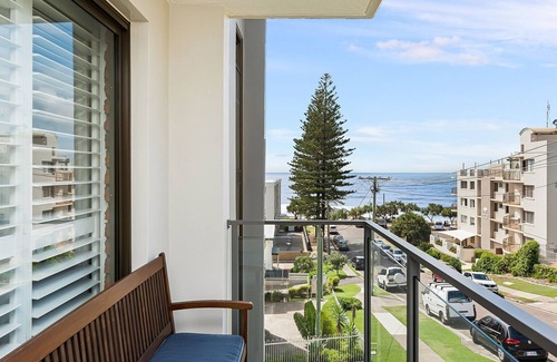 Kings Beach Apartment | Pleasant View Unit 4 Kings Beach QLD